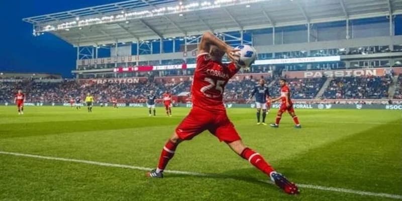 Kỹ thuật ném biên có đà theo tiêu chuẩn quốc tế - Nguồn: