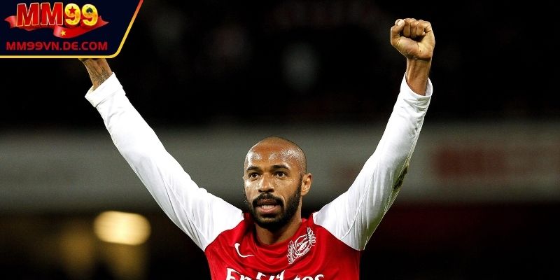 Thierry Henry nổi bật với phong cách chơi bóng tốc độ