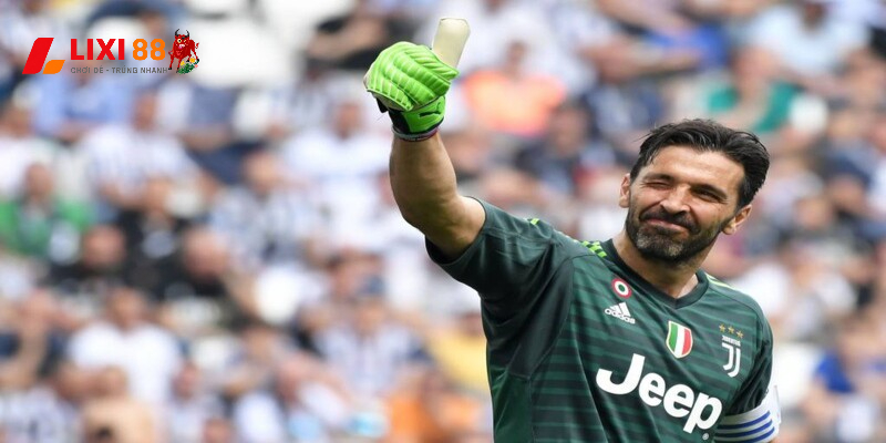 Buffon nổi bật với sự nghiệp bền bỉ của mình