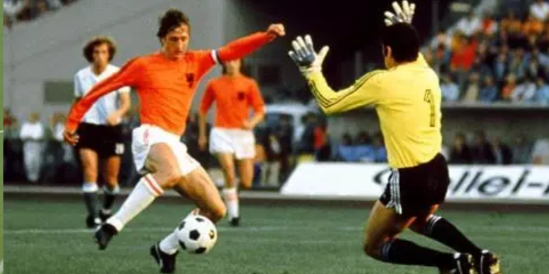 Johan Cruyff là ngôi sao sáng nhất và cũng là biểu tượng của cả một thế hệ vàng