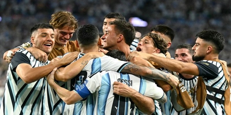 Argentina tiếp tục thể hiện bản lĩnh của nhà đương kim vô địch
