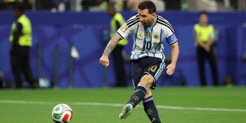 Sự nghiệp câu lạc bộ đầy rẫy danh hiệu cao quý của Messi