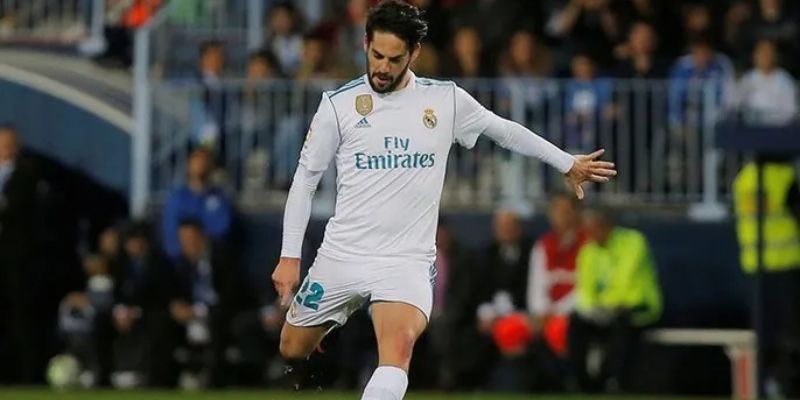 Phong cách thi đấu giúp Isco trở thành nghệ sĩ sân cỏ