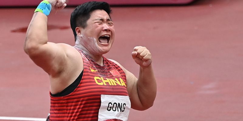 Con đường thi đấu chuyên nghiệp của Gong Lijiao bắt đầu từ các giải trẻ trong nước.
