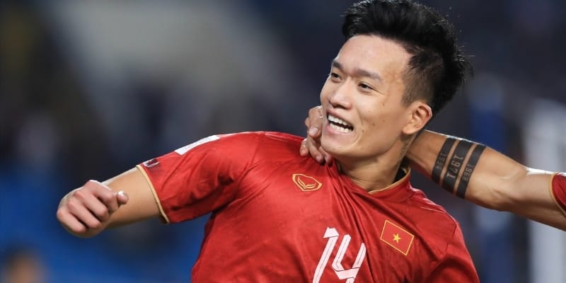 Hình ảnh Hoàng Đức trong màu áo đội tuyển Việt Nam