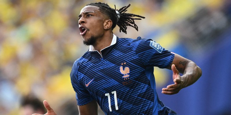 Khả năng phối hợp giúp Olise trở thành mắt xích quan trọng của Les Bleus