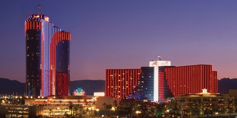Khung cảnh Rio All Suite Hotel & Casino về đêm