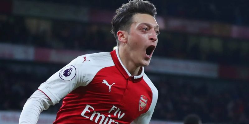 Mesut Özil và câu chuyện về người kiến tạo bằng nghệ thuật trên sân cỏ