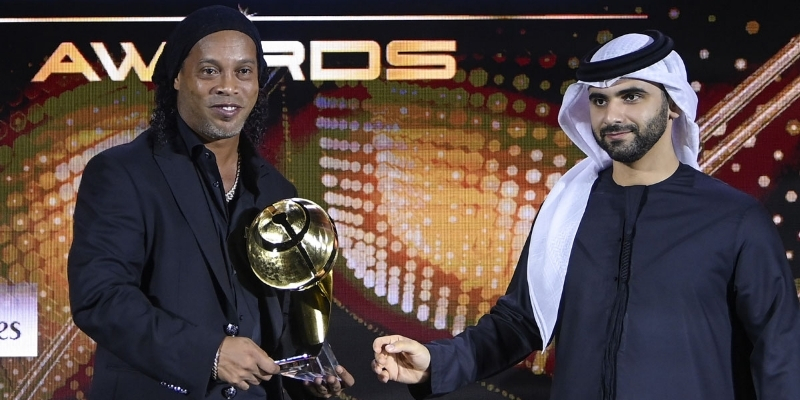Ronaldinho truyền cảm hứng bất tận qua lăng kính sáng tạo