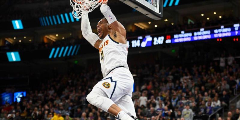 Russell Westbrook luôn tạo nên những khoảnh khắc bùng nổ