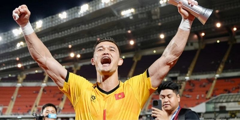 Từ tân binh trở thành thủ môn số 1 đội tuyển Việt Nam