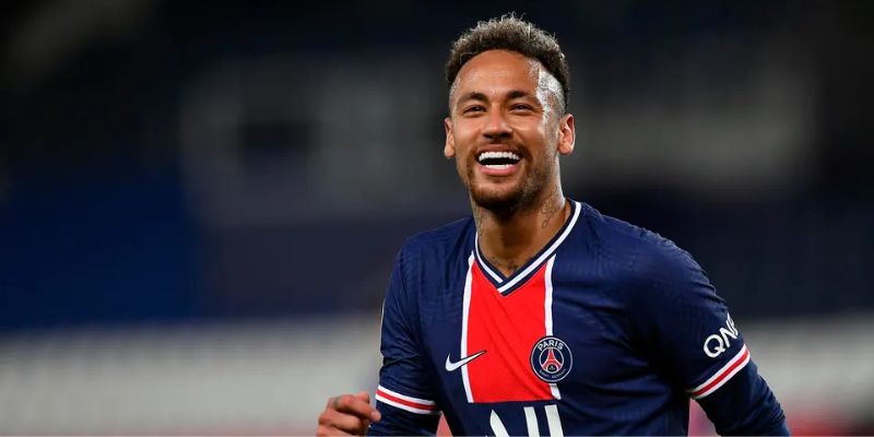 Santos cho một chàng trai trẻ khoảng sân đủ rộng để chơi bóng theo ý mình