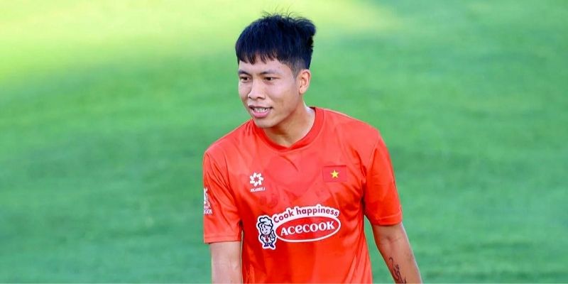 Nguyễn Văn Vĩ là ai? Bông hoa nở muộn của bóng đá Việt