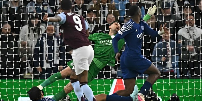 Gianluigi Donnarumma sở hữu thể hình, phản xạ và khả năng cản penalty giúp anh luôn nằm trong cuộc tranh luận về thủ môn hay nhất thế giới.