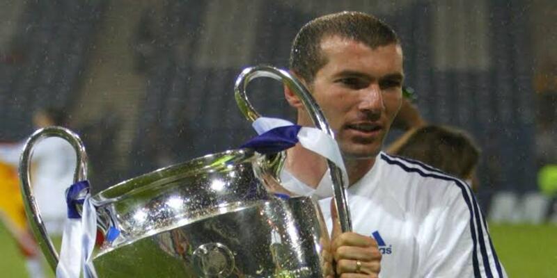 Zinedine Zidane cùng sự nghiệp đá bóng trong đời