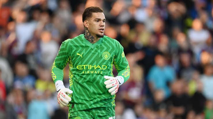 Cầu thủ bóng đá Ederson là ai?