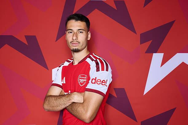 Khởi đầu sự nghiệp và bước ngoặt chuyển đến Arsenal